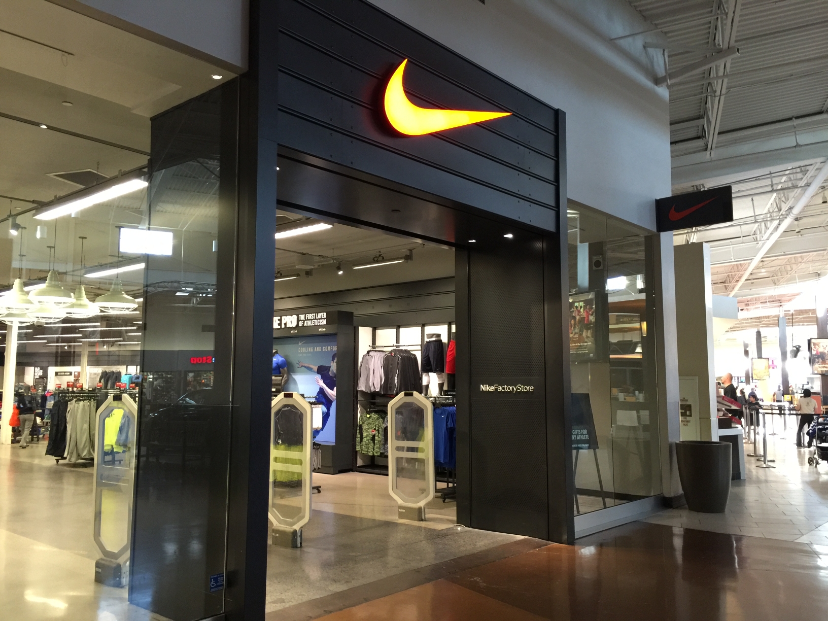 nike store ontario